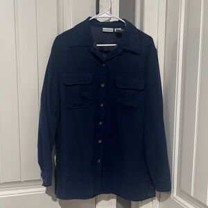 Women’s Buttons-Up Shirt